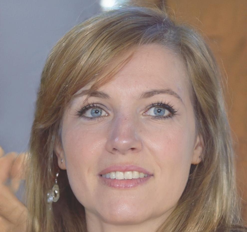 Beraterin Katharina Steinbach in professioneller Arbeitsumgebung